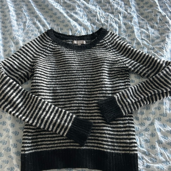 Banana Republic Black and White Striped Sweater - Picture 1 of 3